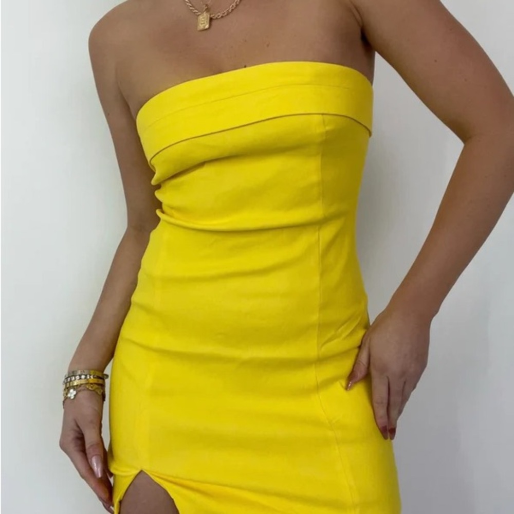Yellow Bodycon Mini Dress with Ruched Detail and Slit for Night Out